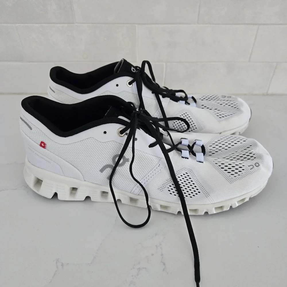 On Cloud X Athletic Running Shoe Men's Size 11 White Black - Picture 1 of 10